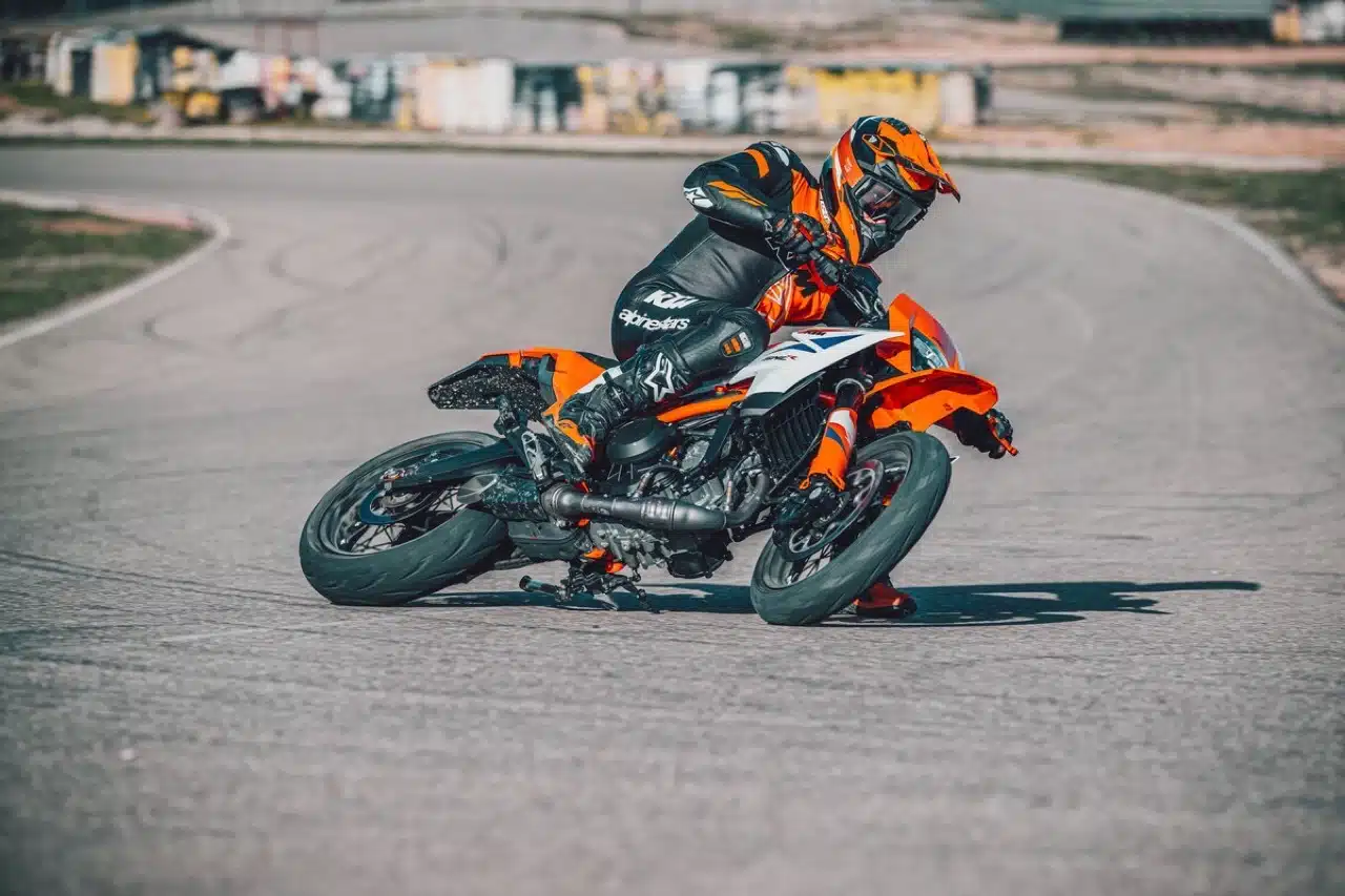KTM 125 e 390 SMC R 2025 - Foto ufficiali