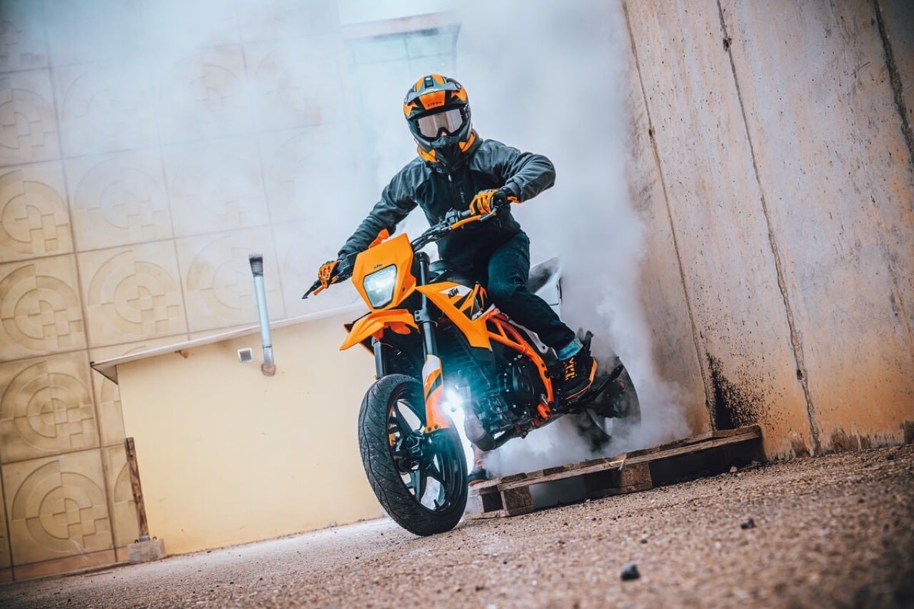 KTM 125 e 390 SMC R 2025 - Foto ufficiali