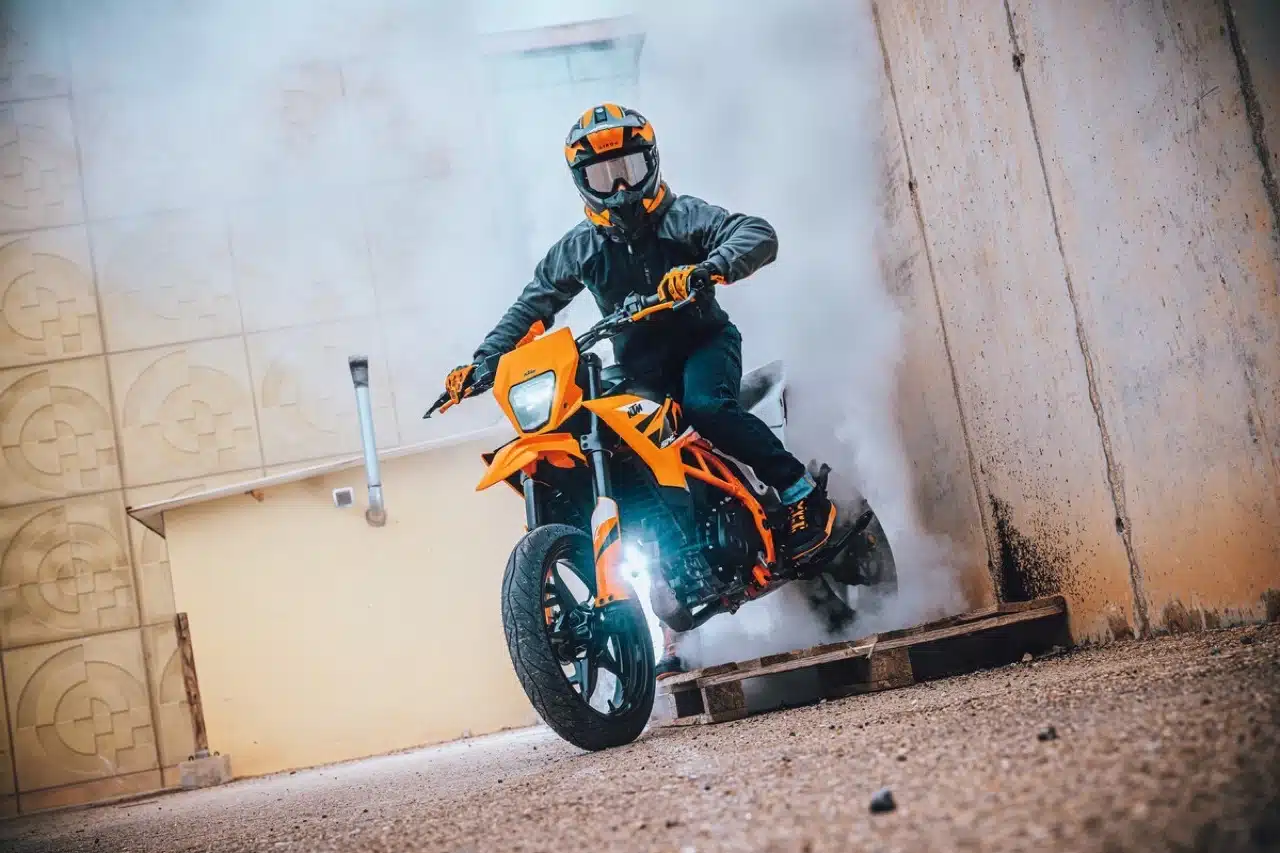 KTM 125 e 390 SMC R 2025 - Foto ufficiali