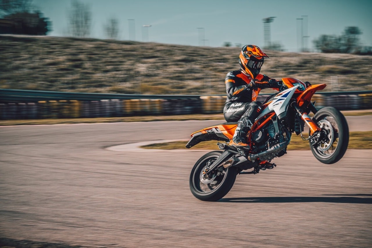 KTM 125 e 390 SMC R 2025 - Foto ufficiali