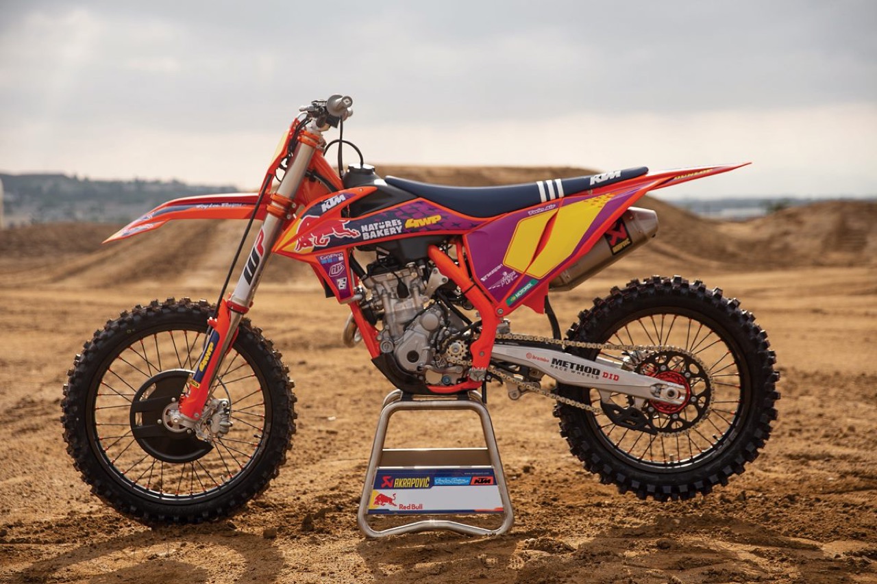 KTM 250 SX-F Troy Lee Designs 2021 - foto  