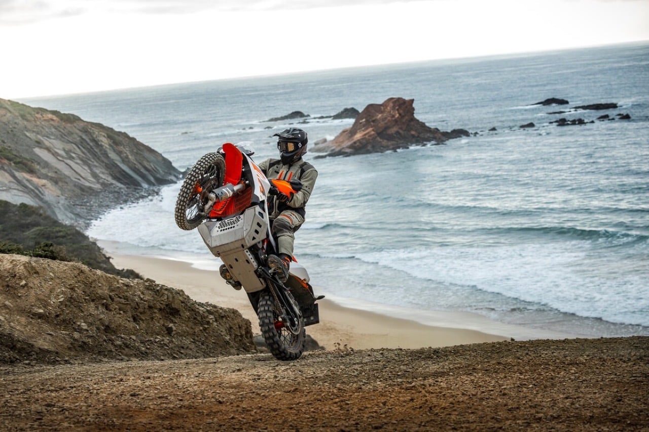 KTM 890 Adventure 2025 - Foto ufficiali