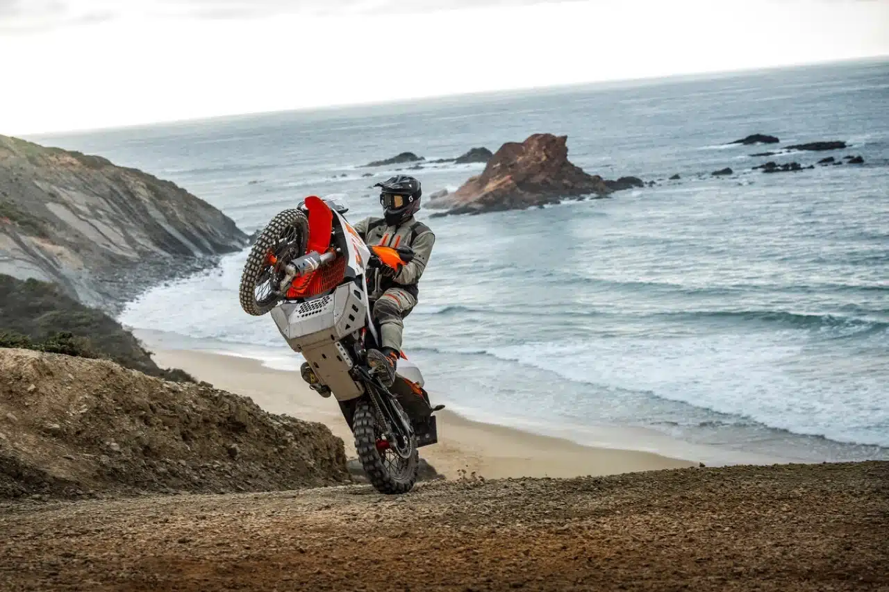 KTM 890 Adventure 2025 - Foto ufficiali