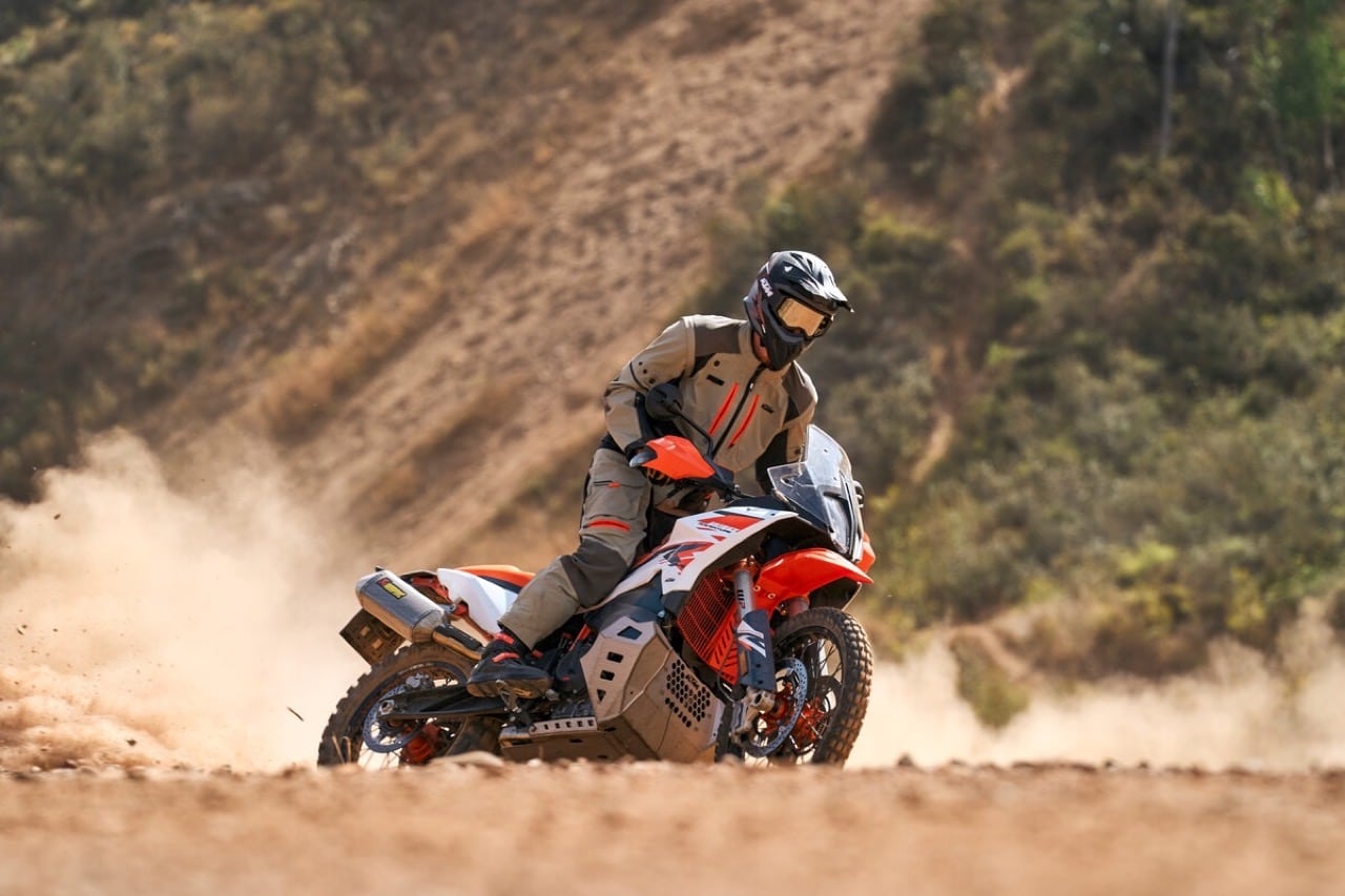 KTM 890 Adventure 2025 - Foto ufficiali