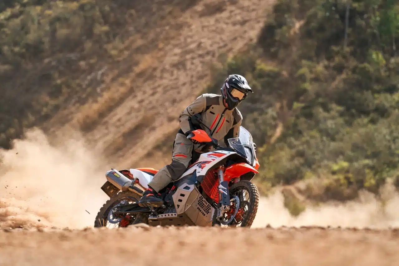 KTM 890 Adventure 2025 - Foto ufficiali