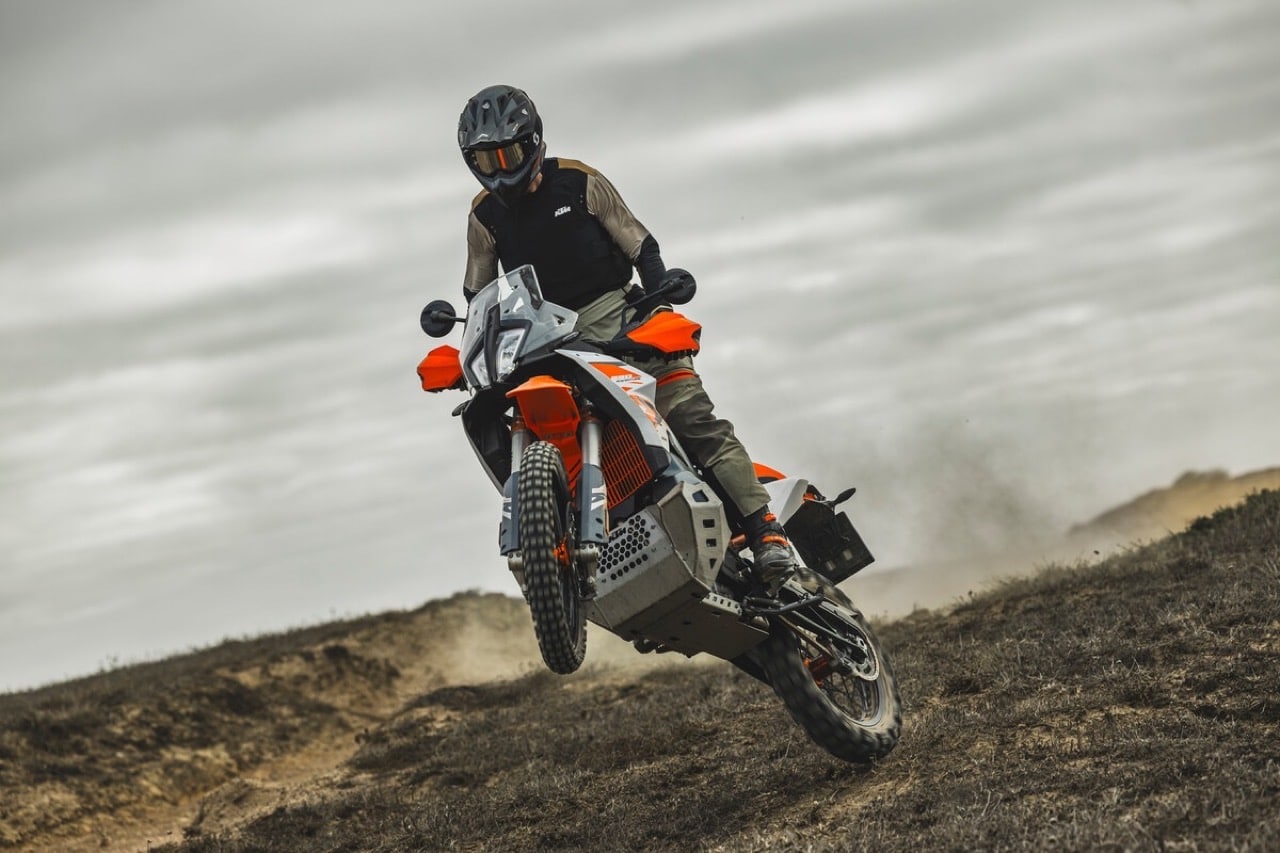 KTM 890 Adventure 2025 - Foto ufficiali