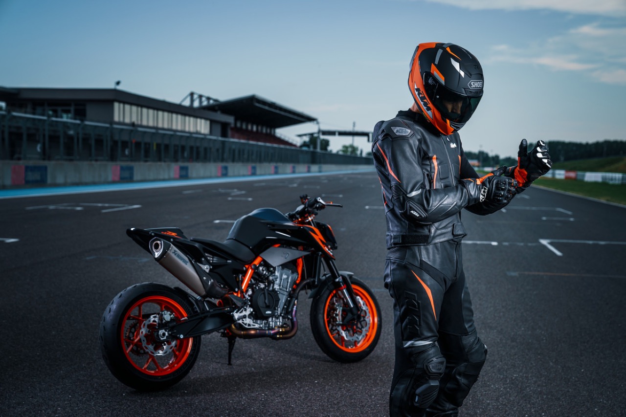 KTM 890 Duke R - foto 2022 