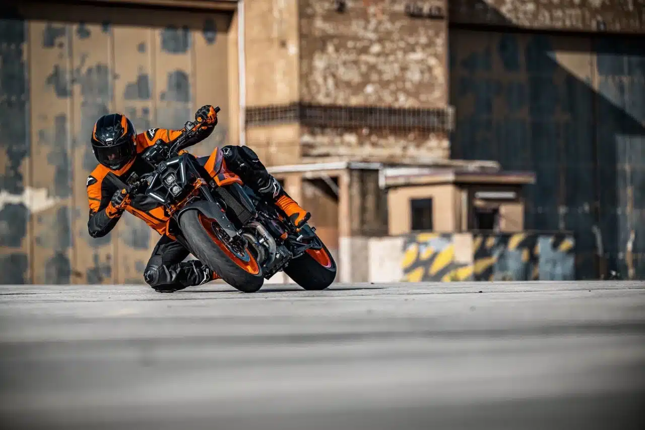 KTM 990 Duke 2024 - Foto ufficiali