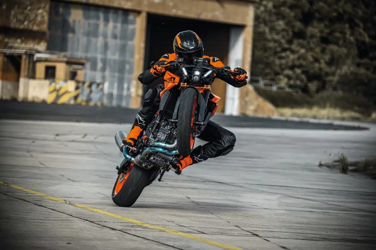 KTM 990 Duke 2024 - Foto ufficiali