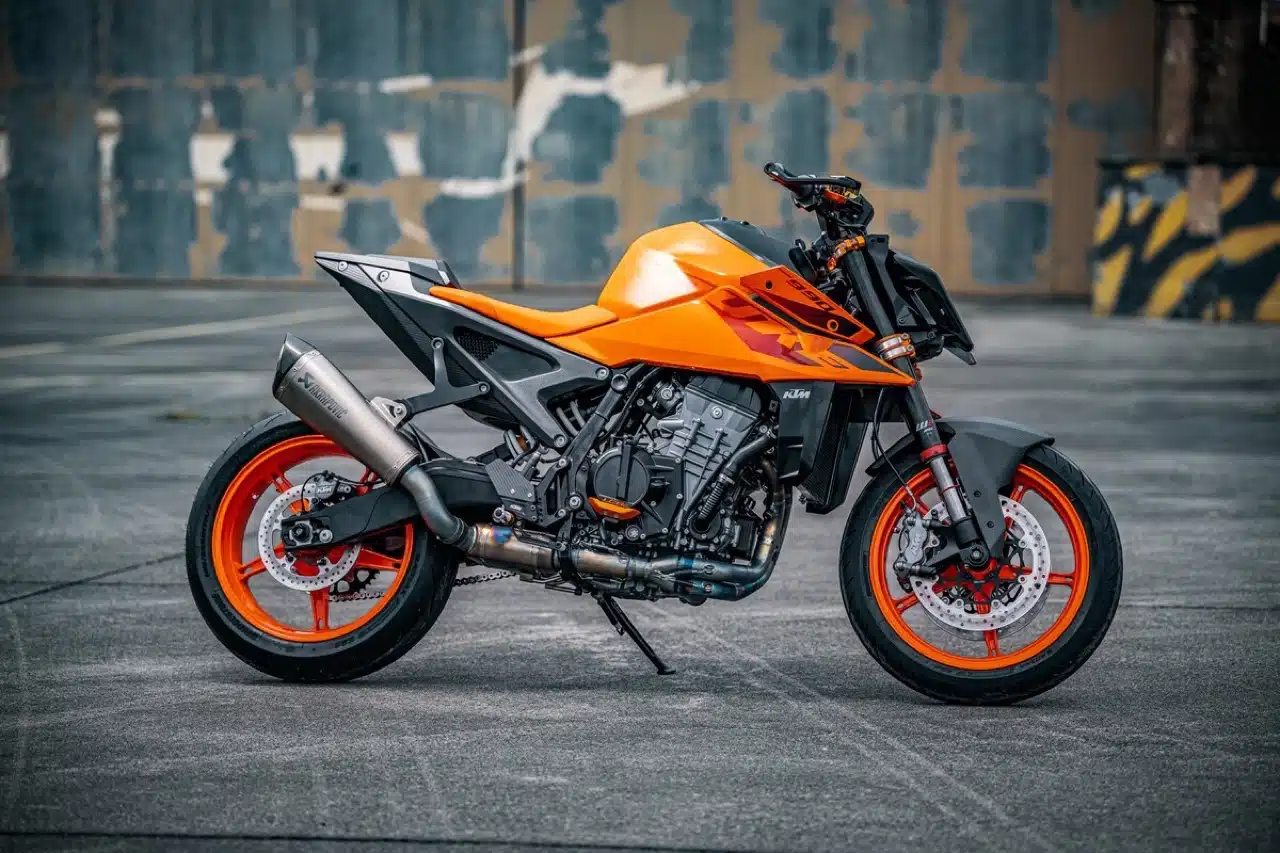 KTM 990 Duke 2024 - Foto ufficiali