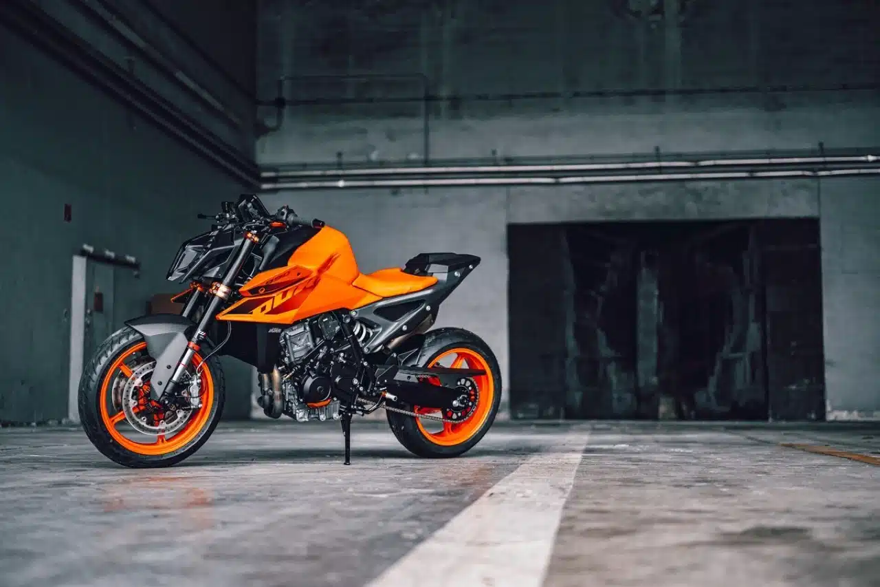 KTM 990 Duke 2024 - Foto ufficiali