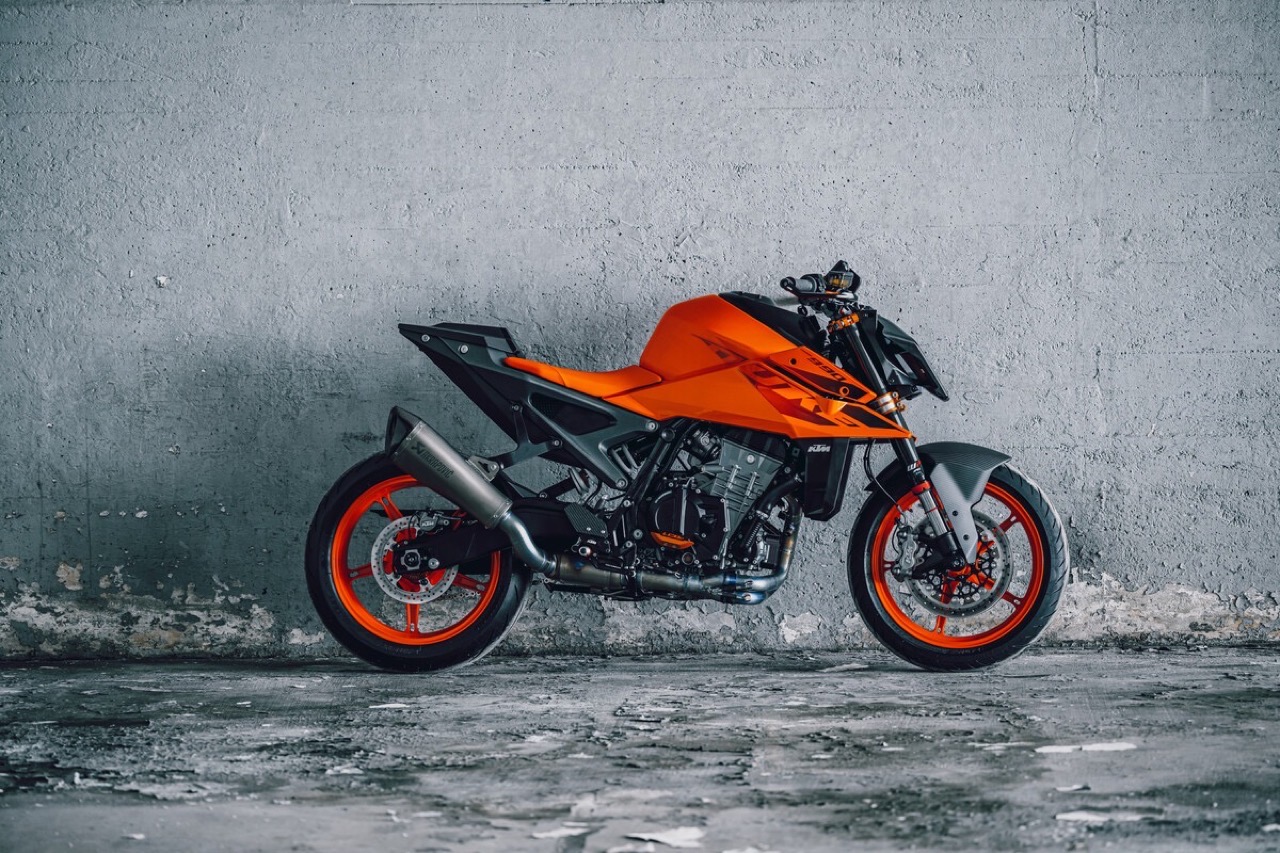 KTM 990 Duke 2024 - Foto ufficiali