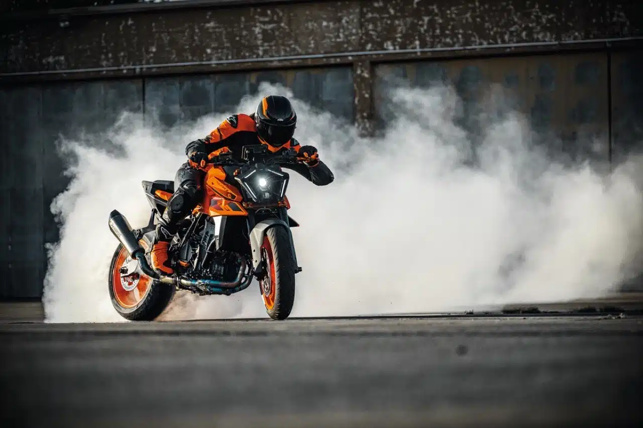 KTM 990 Duke 2024 - Foto ufficiali