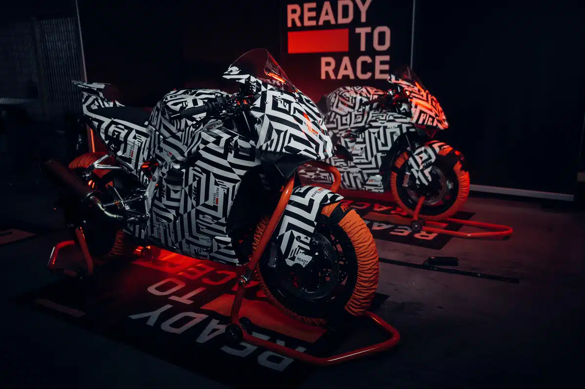 KTM 990 RC 2025 - Prototipo