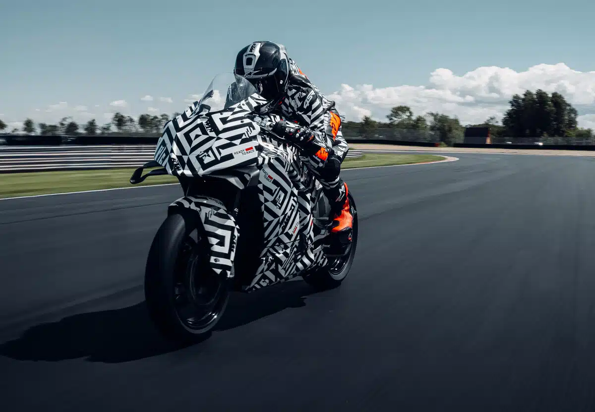 KTM 990 RC 2025 - Prototipo