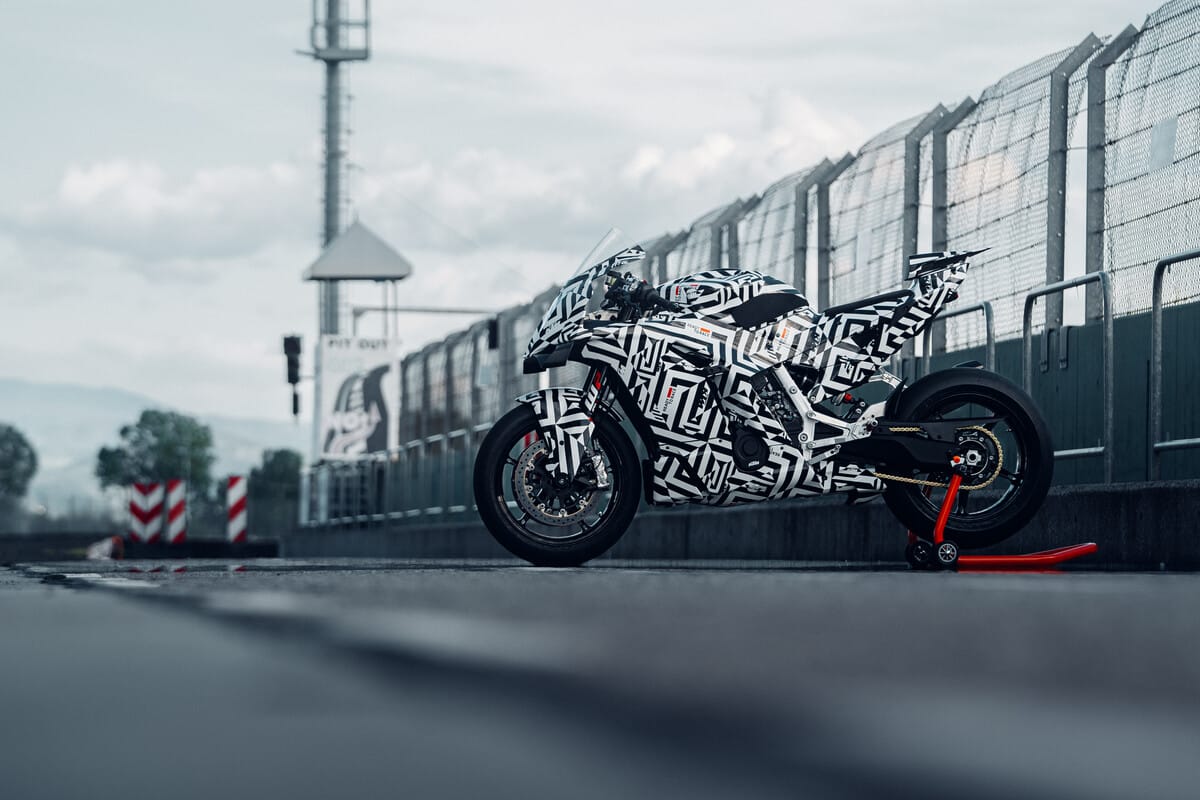 KTM 990 RC 2025 - Prototipo