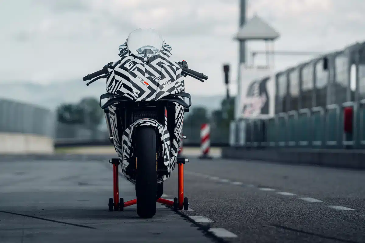 KTM 990 RC 2025 - Prototipo