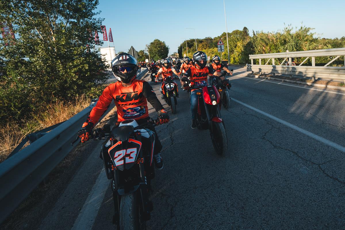 KTM Duke Domination 