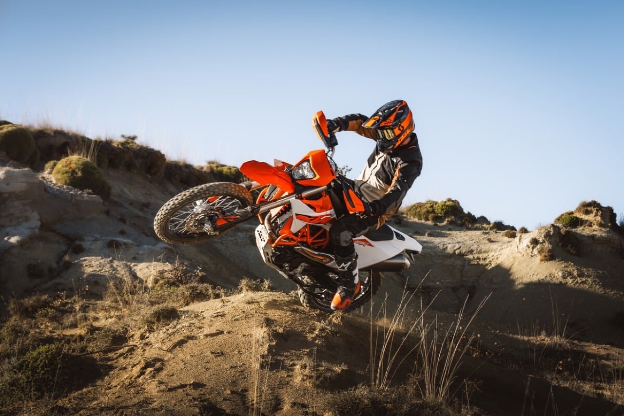 KTM Enduro R e KTM 690 SMC R 2026 - Foto ufficiali