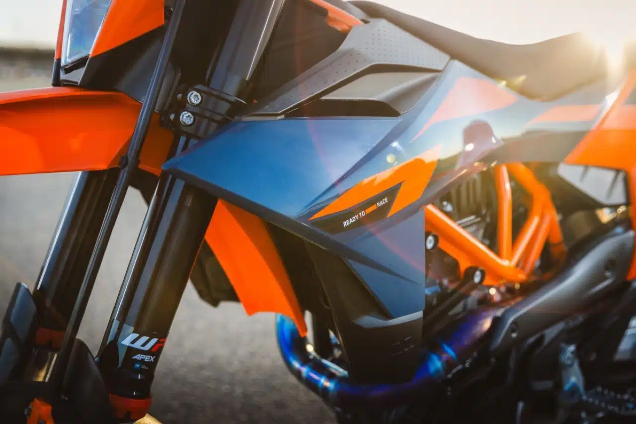KTM Enduro R e KTM 690 SMC R 2026 - Foto ufficiali