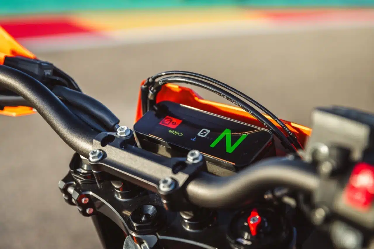 KTM Enduro R e KTM 690 SMC R 2026 - Foto ufficiali