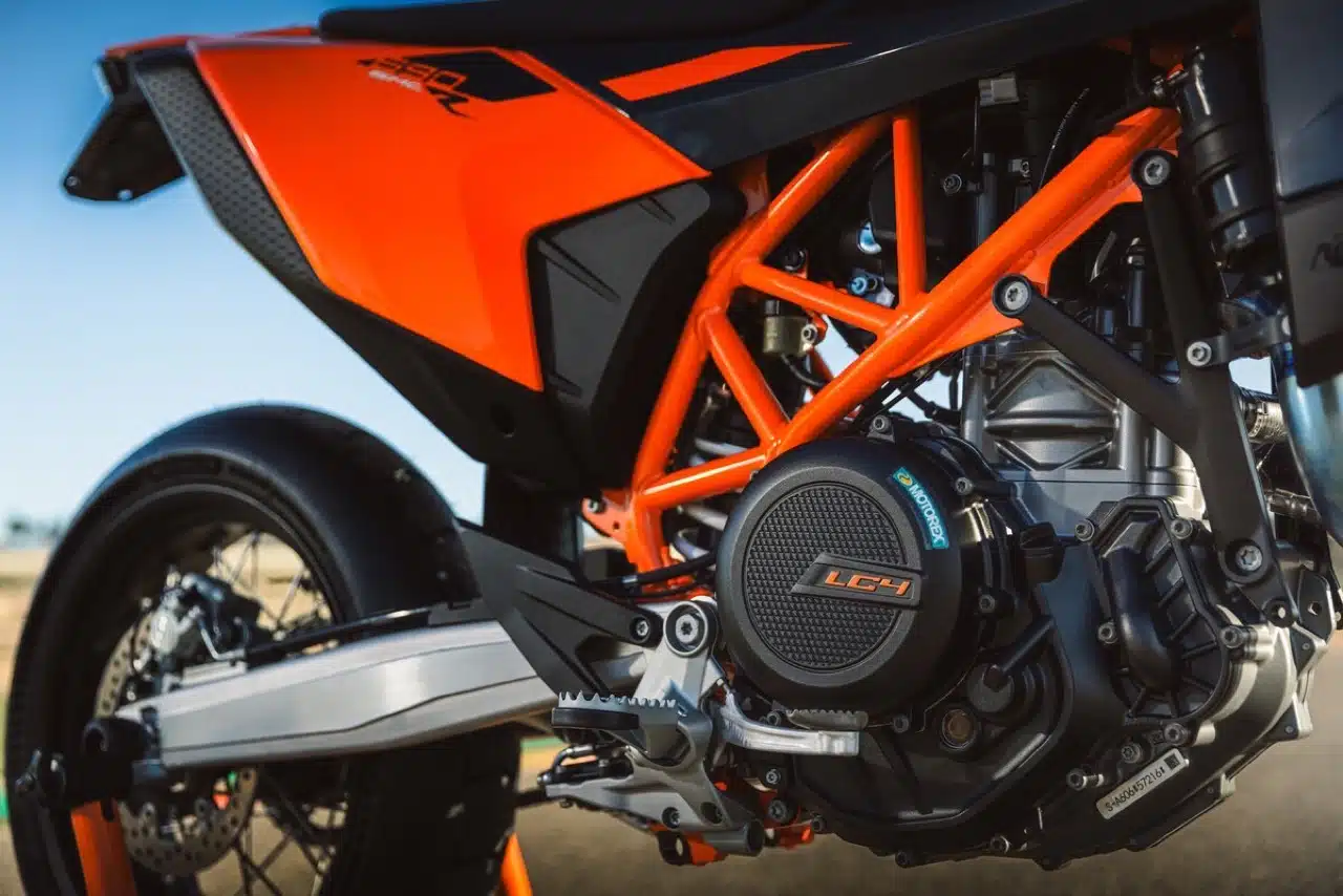 KTM Enduro R e KTM 690 SMC R 2026 - Foto ufficiali