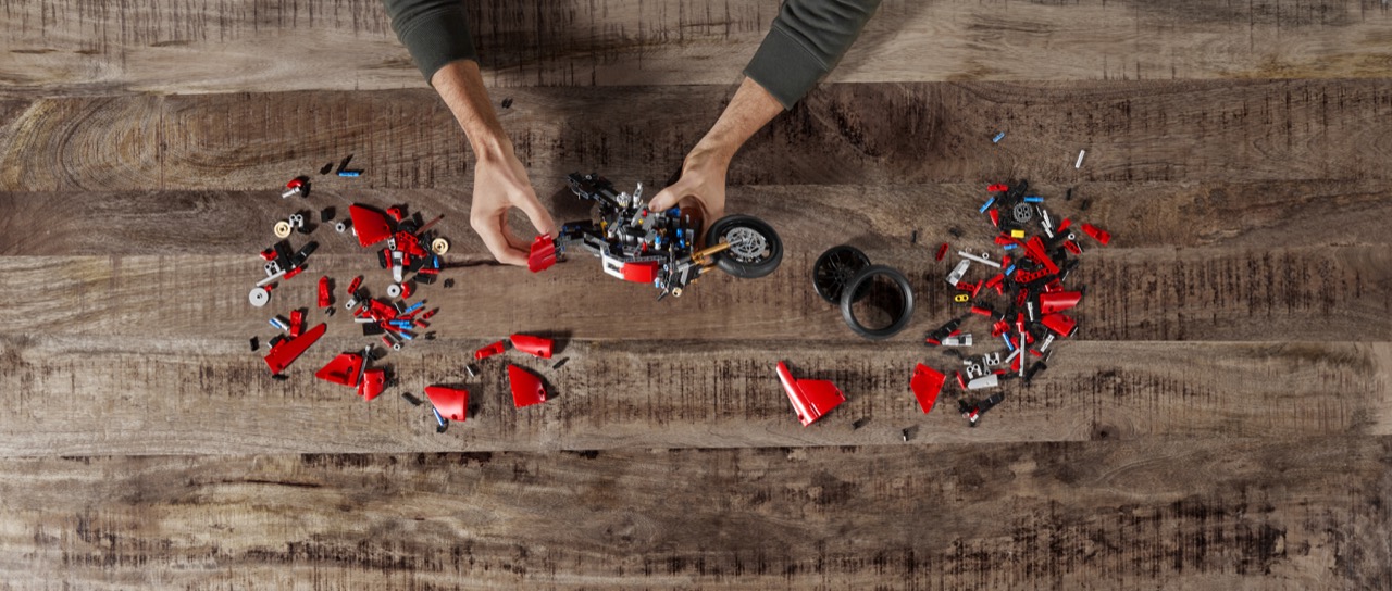 LEGO Technic Ducati Panigale V4 R - foto  