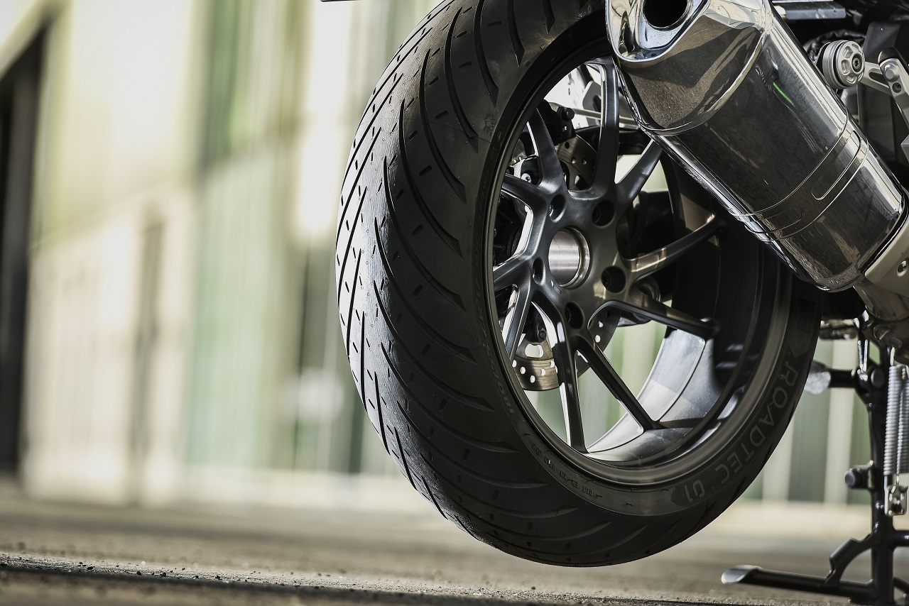 Metzeler Sportec M7 RR e Roadtec 01