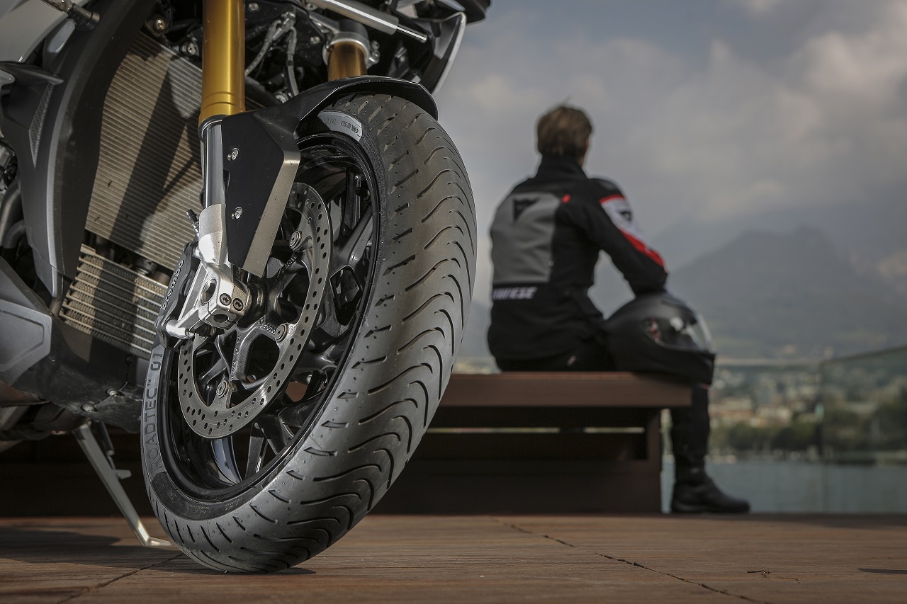 Metzeler Sportec M7 RR e Roadtec 01