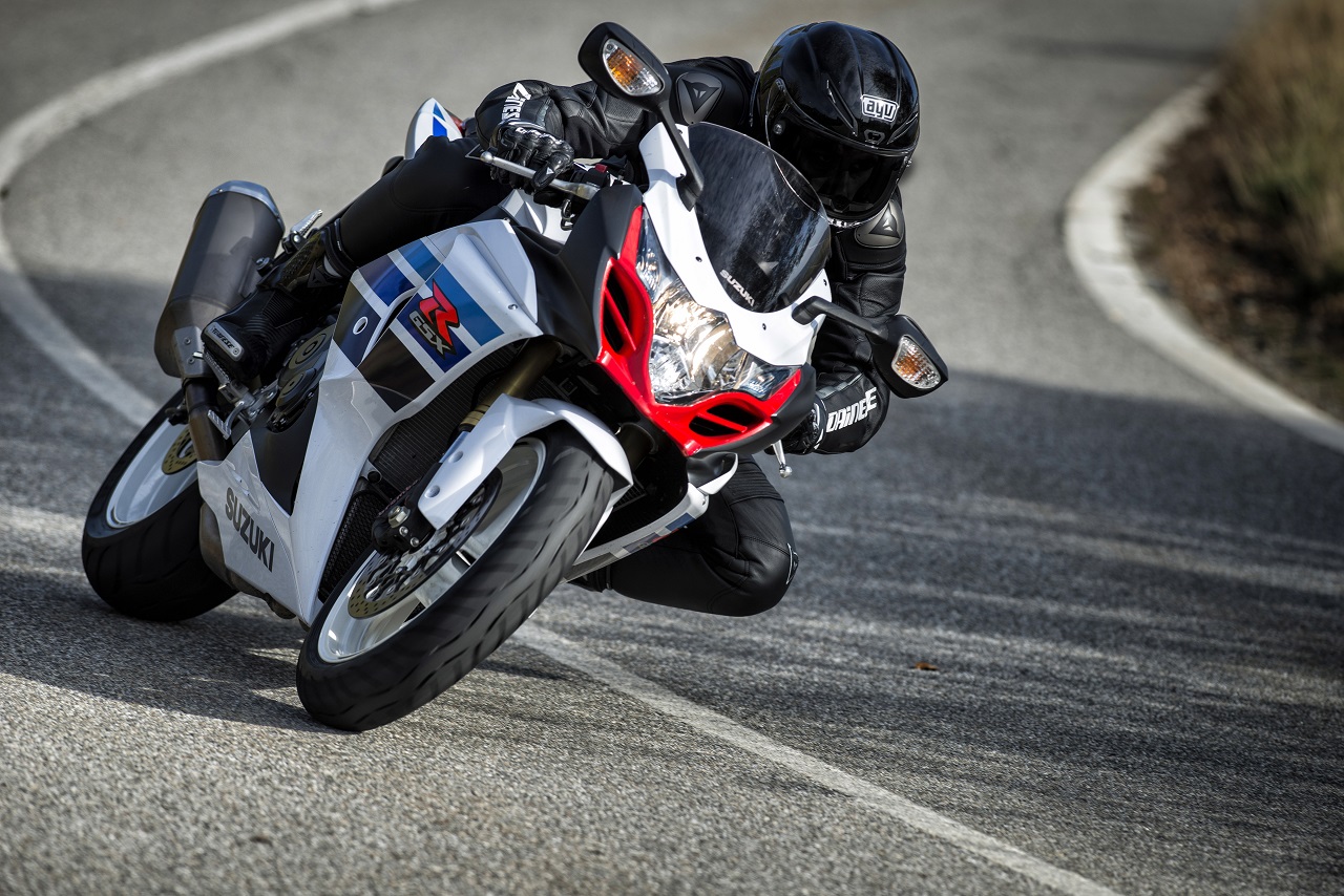 Metzeler Sportec M7 RR e Roadtec 01