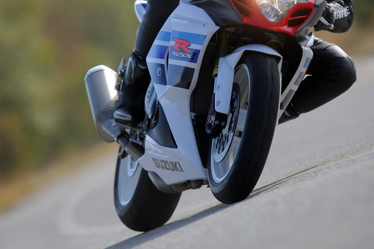 Metzeler Sportec M7 RR e Roadtec 01