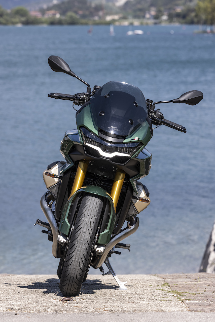 Moto Guzzi V100 Mandello - nuove foto 
