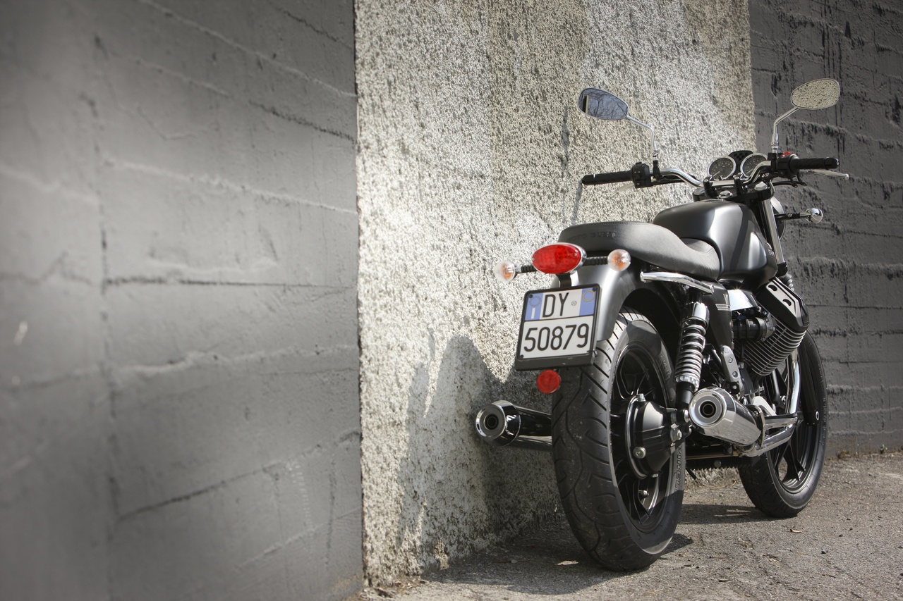 Moto Guzzi V7 Stone - EICMA 2012