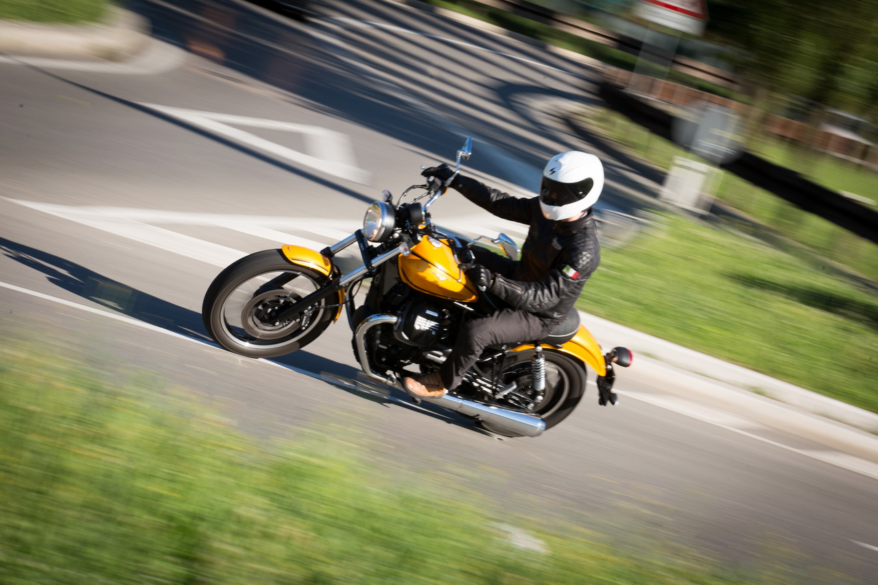 Moto Guzzi V9 Roamer - Prova su strada 2016 