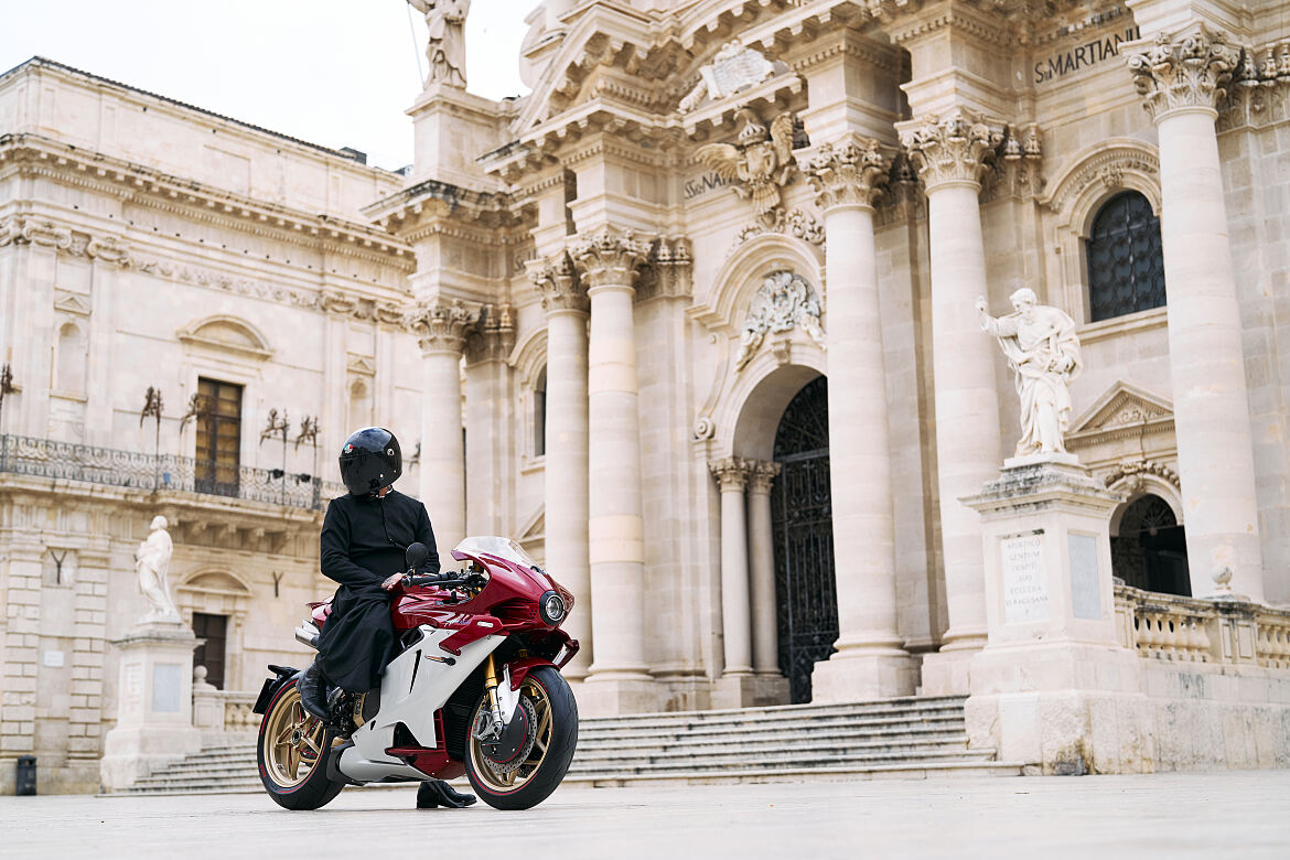 MV Agusta - Beauty Is Not A Sin