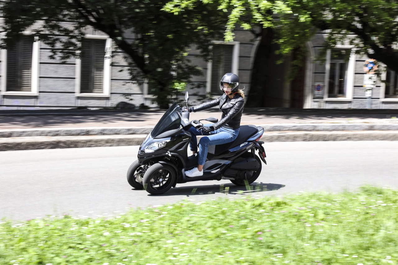 Piaggio MP3 300 HPE e 300 HPE Sport - foto