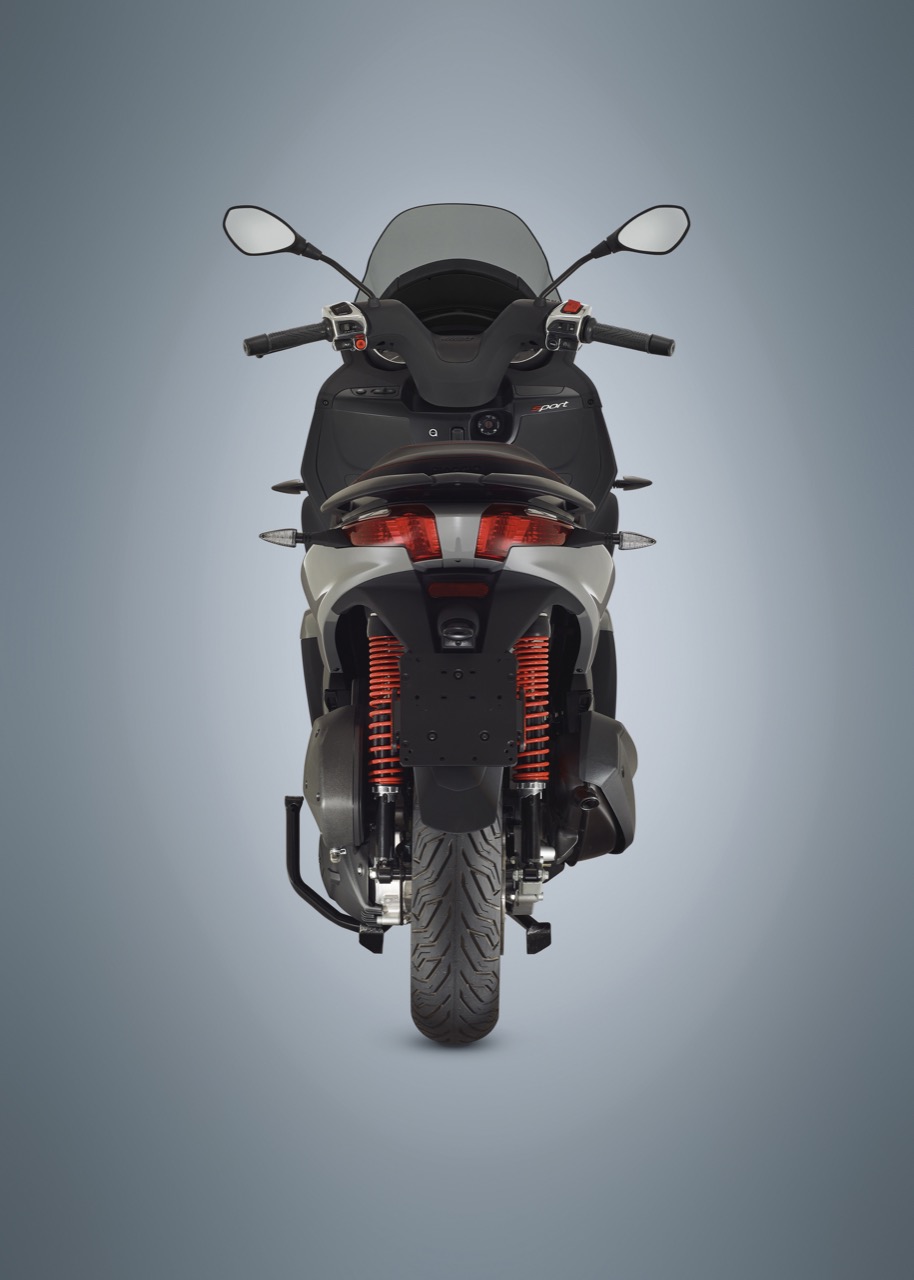 Piaggio MP3 300 HPE e 300 HPE Sport - foto