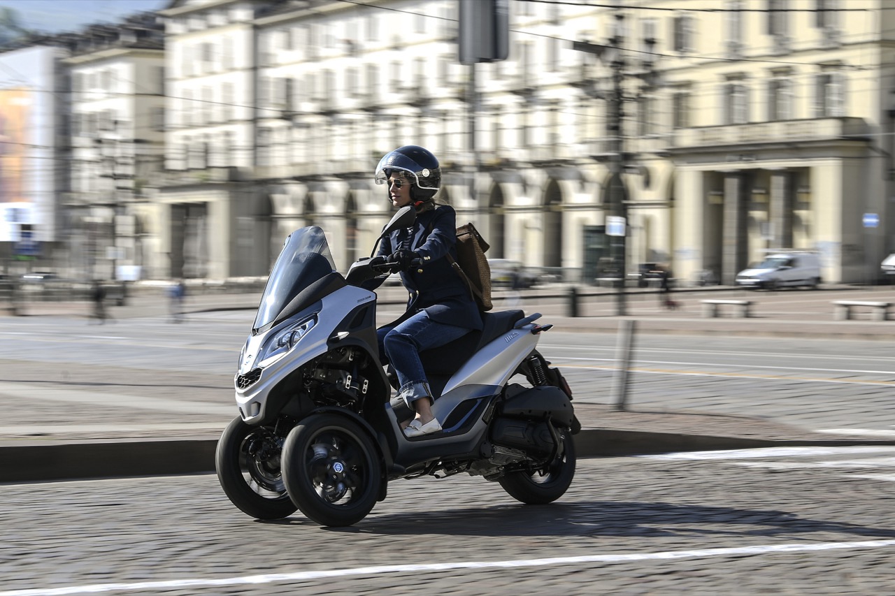 Piaggio MP3 300 hpe - foto e immagini 2021 