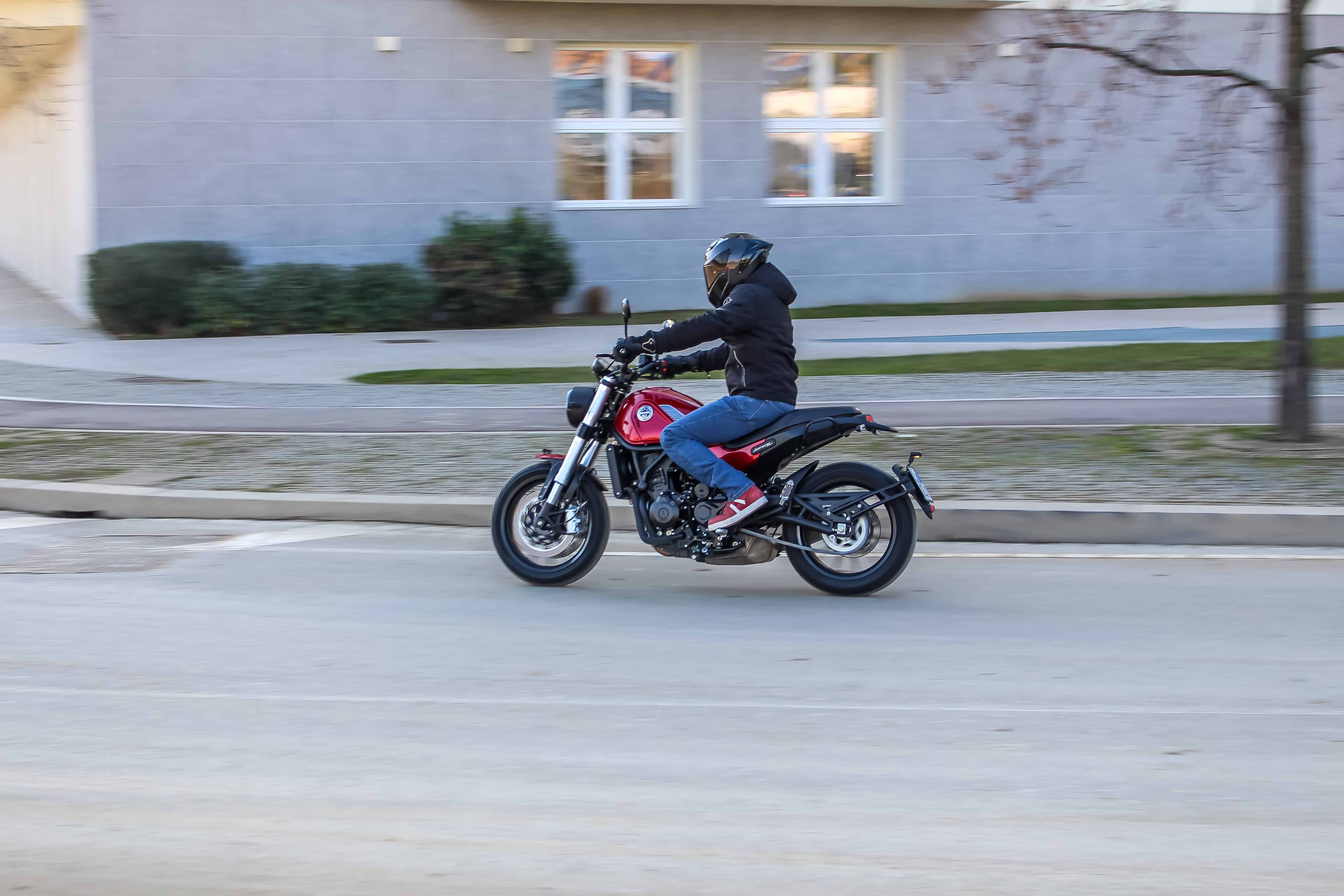 Prova Benelli Leoncino 500