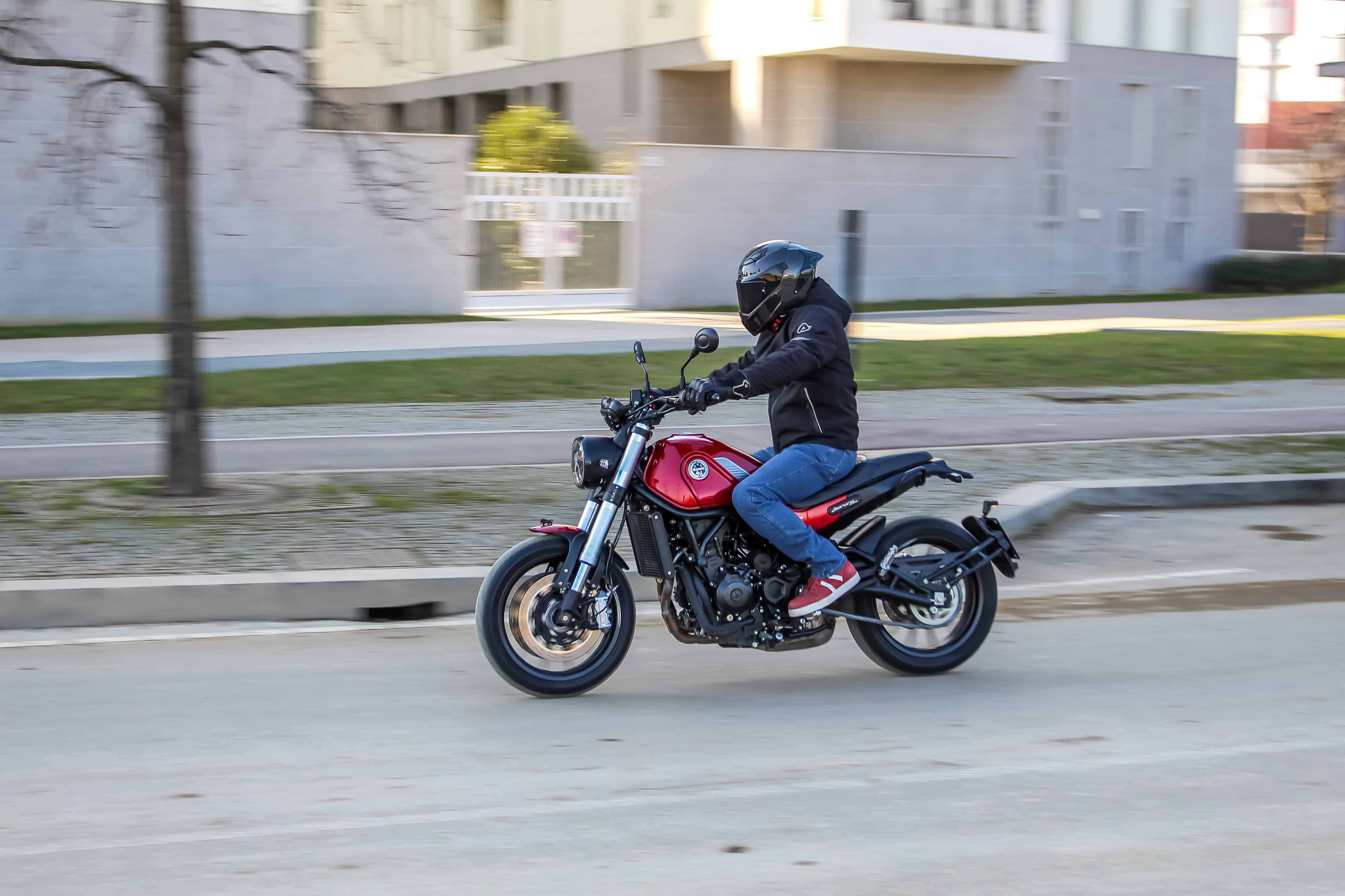 Prova Benelli Leoncino 500