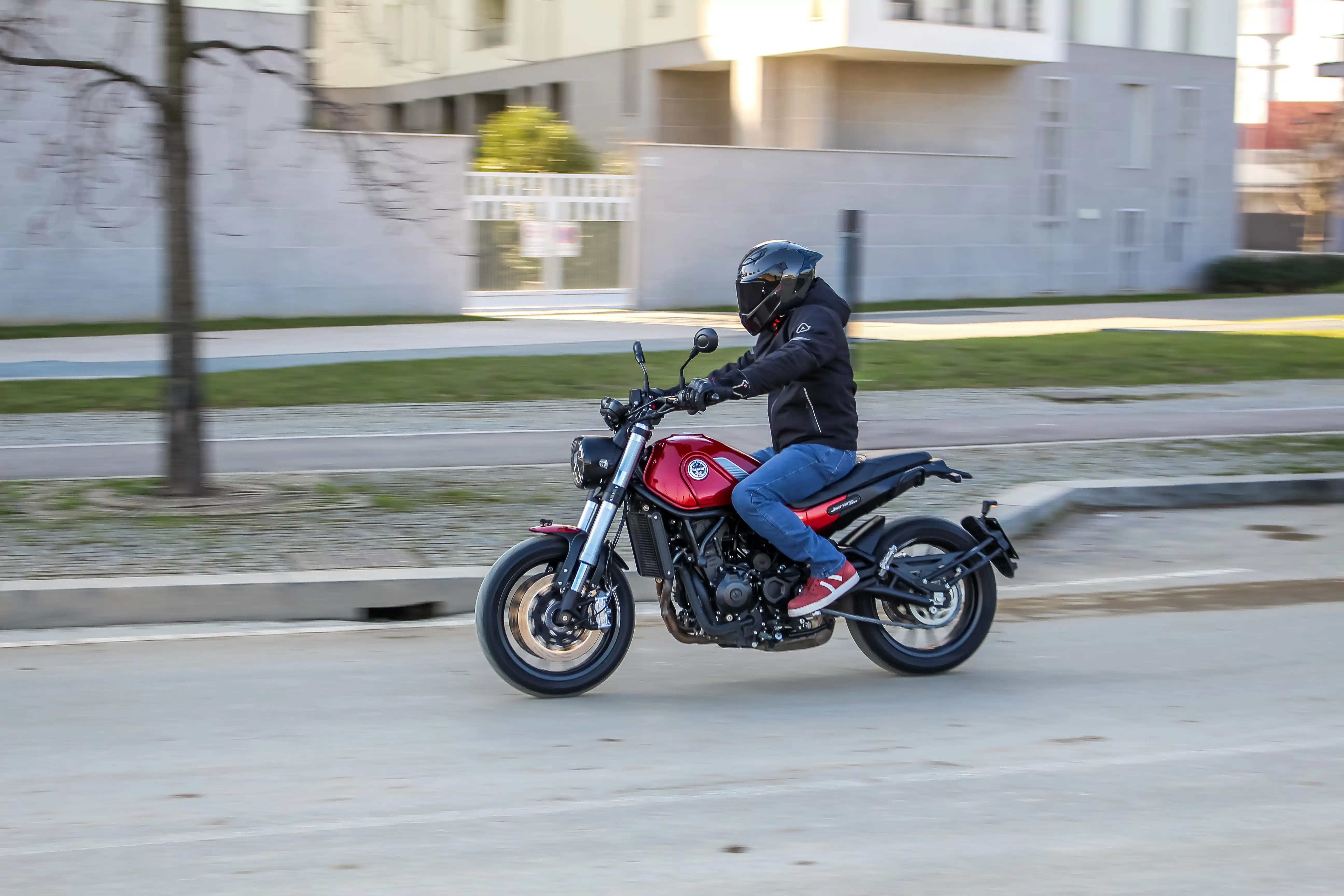 Prova Benelli Leoncino 500