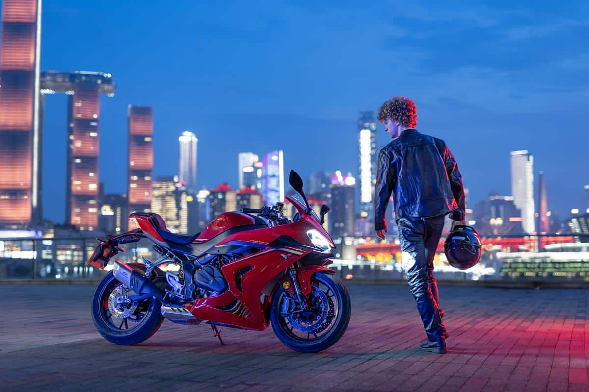 QJ SRK 800 RR 2025