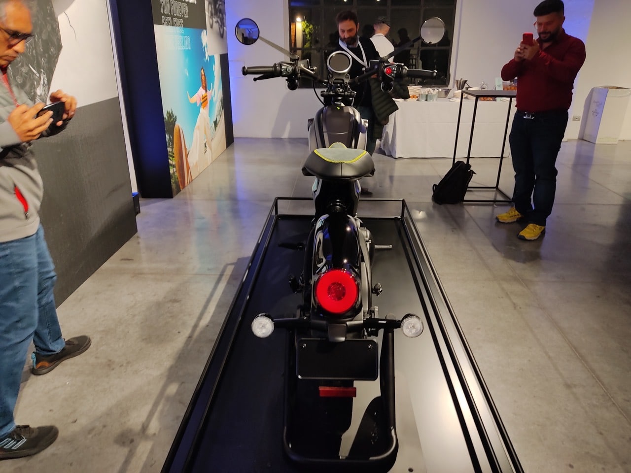 Royal Enfield Flying Flea C6 - Foto live Milano