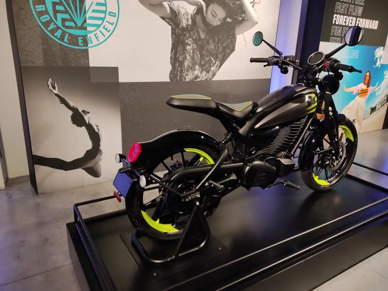 Royal Enfield Flying Flea C6 - Foto live Milano