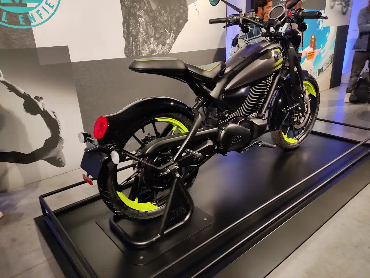 Royal Enfield Flying Flea C6 - Foto live Milano