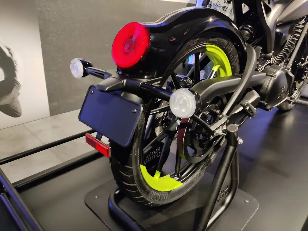 Royal Enfield Flying Flea C6 - Foto live Milano