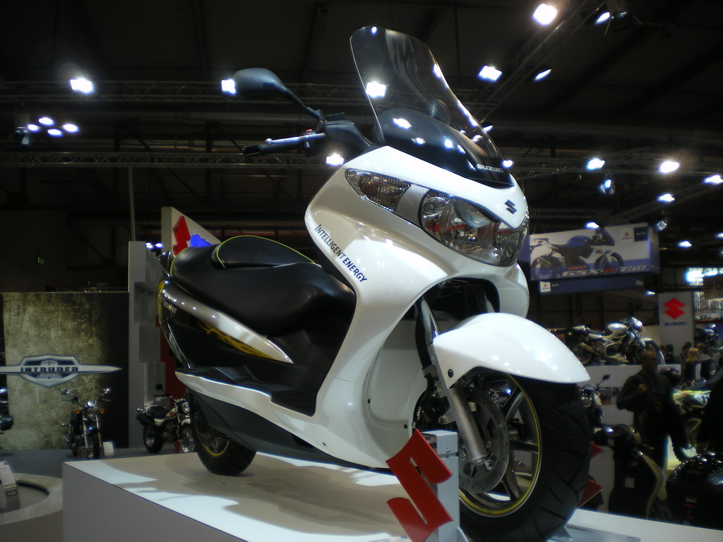 Suzuki Burgman Fuel Cell Scooter - EICMA 2010