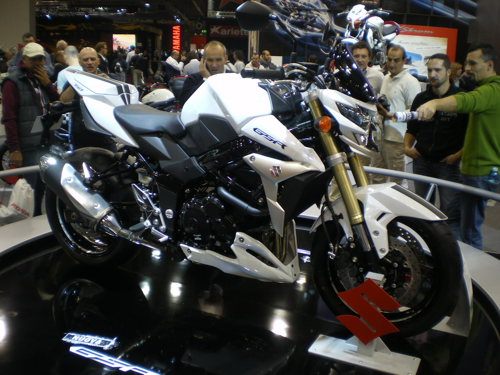 Suzuki GSR 750 - EICMA 2010