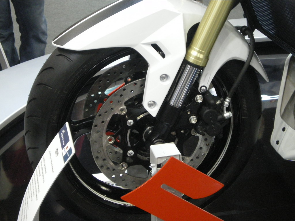 Suzuki GSR 750 - EICMA 2010
