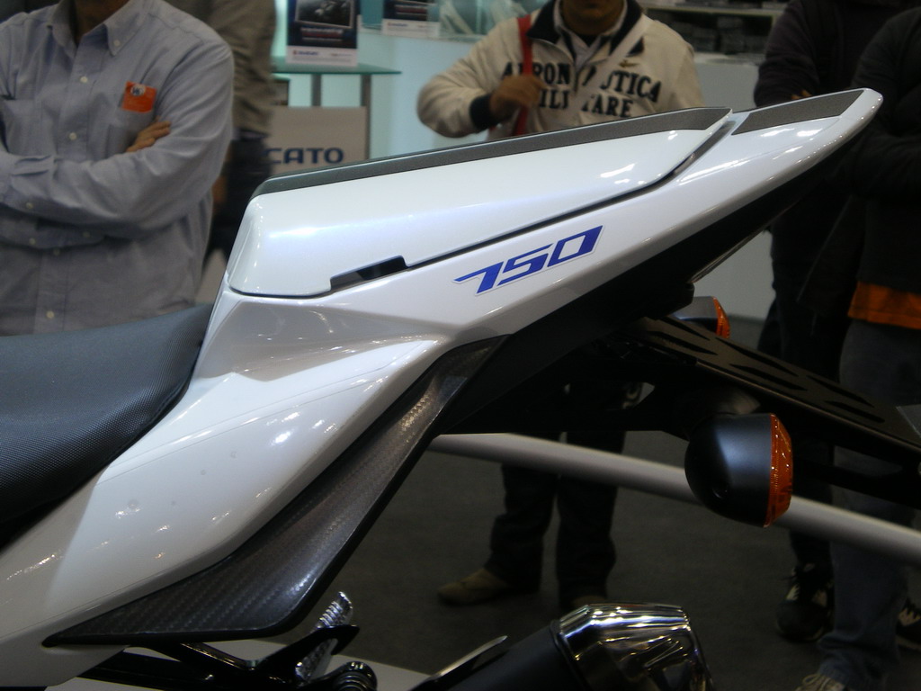 Suzuki GSR 750 - EICMA 2010